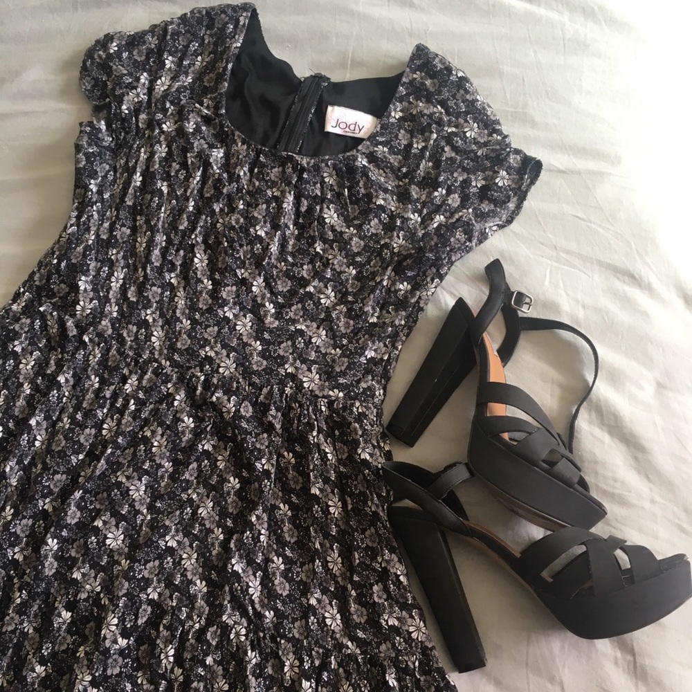 Dainty Black & White Floral Cap Sleeve Dress